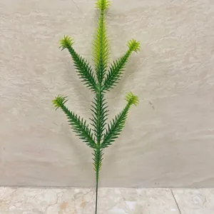 Detailansicht eines 5-fach künstlichen Kiefernzweigs für DIY-Weihnachtskränze Dekoration