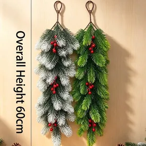Paar van 60 cm kunstmatige kerstdennen en rode bessen hangers voor wanddecoratie