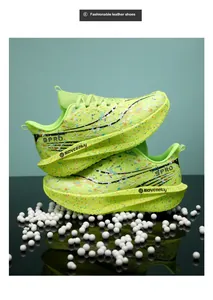 Vue détaillée des chaussures de marathon à plaque de carbone vert fluo avec motif