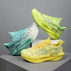Chaussures de course marathon à plaque de carbone avec design éclatant de taches de peinture