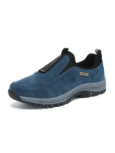 Seitenansicht des blauen Slip-On-Outdoor-Wanderschuhs für Herren mit Profilsohle