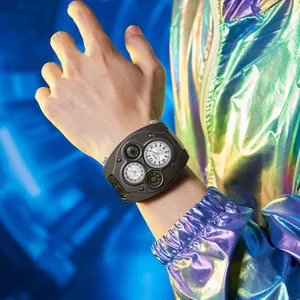 Detalle del reloj punk Oulm para hombre con esfera grande, brújula y doble zona horaria