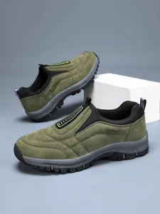 Olivgrüne Herren-Walkingschuhe für den Außenbereich mit Slip-On-Design und rutschfester Sohle