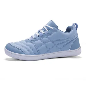 Zapatilla casual azul claro en talla grande con suela blanca antideslizante cómoda