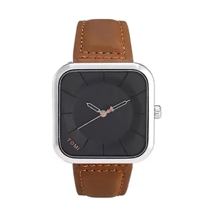 Detalle del reloj de cuarzo cuadrado minimalista TOMI con correa de cuero