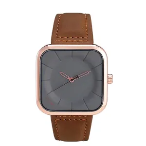 Vista detallada del reloj de cuarzo cuadrado minimalista TOMI con correa de cuero marrón