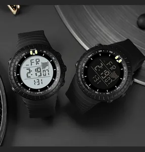 Gros plan de montres de sport numériques noires montrant les options d'affichage