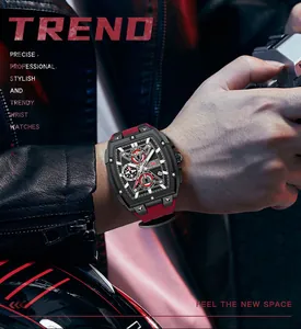Primer plano del reloj deportivo MINI FOCUS 0602G con correa de silicona roja