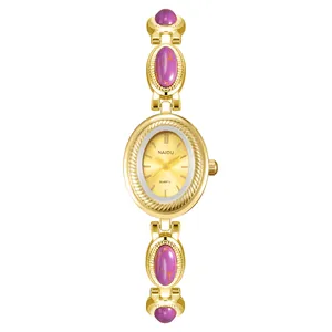 Montre-bracelet de luxe vintage dorée pour femme avec détails de pierres mauves