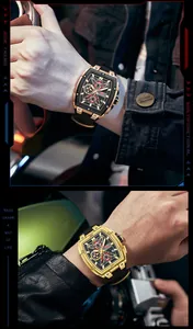Detalle del reloj MINIFOCUS para hombre con esfera hueca multicapa y lente curvada.