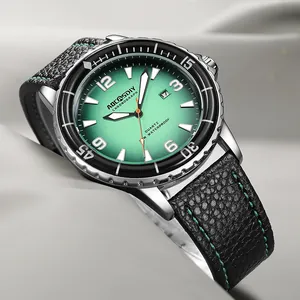 Detailopname van AOCASDIY herenhorloge met groene wijzerplaat en lederen band