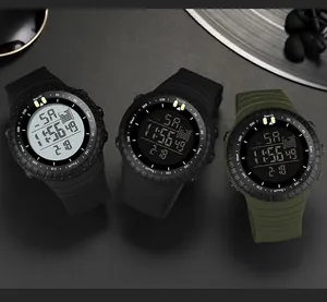 Détail des montres de sport numériques étanches en noir et vert olive robuste.