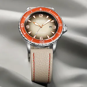 Detail van het AOCASDIY herenhorloge met oranje ring en beige leren band