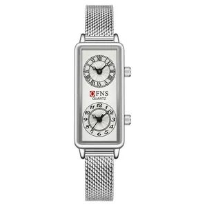 Montre à quartz rectangulaire argentée pour femme avec double fuseau