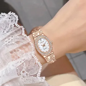 Elegante reloj de cuarzo para mujer en oro rosa con esfera ovalada con diamantes de imitación.
