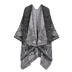 Elegante grijs-zwarte gebreide omslagdoek met vintage paisley-bloemmotieven voor dames.