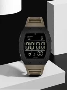 Gros plan sur la montre de sport numérique TOMI avec affichage LED et bracelet olive