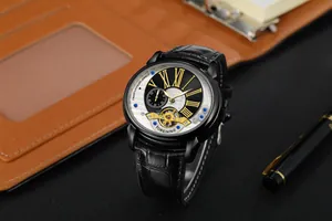 Detailansicht der Forsining Automatikuhr mit Skelettzifferblatt und Lederarmband