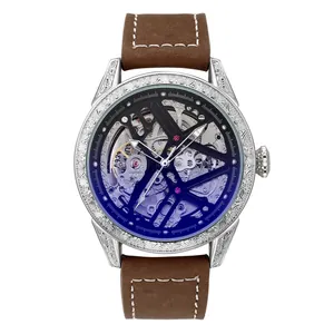 Montre mécanique automatique squelette vintage avec bracelet cuir marron et boîtier gravé