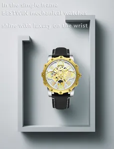 Nahaufnahme der BESTWIN Luxus-Skelettuhr für Herren mit goldenem Zifferblatt und Lederarmband