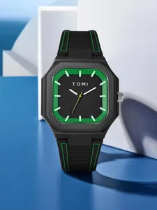 Montre carrée TOMI élégante avec bracelet en silicone noir et détails en vert.