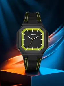 Vue détaillée de la montre carrée en silicone TOMI avec des accents vert citron sur fond