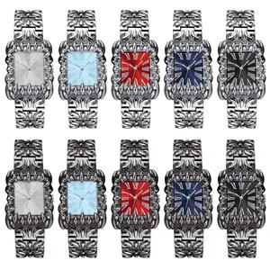 Collezione di orologi da uomo con cornici a artiglio gotico e numeri romani sul quadrante.
