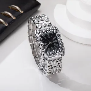 Orologio vintage gotico quadrato da uomo con design a artiglio sbalzato e cinturino argento
