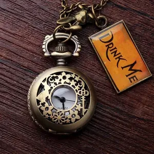 Vintage Bronze Alice im Wunderland Taschenuhr Halskette mit Kaninchen und Drink Me Anhänger