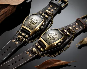 Primo piano di orologio meccanico steampunk da uomo con quadrante a teschio e cinturino