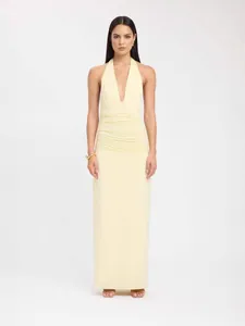 Elegantes hellgelbes Neckholder-Maxikleid mit tiefem V-Ausschnitt und Taillenraffung