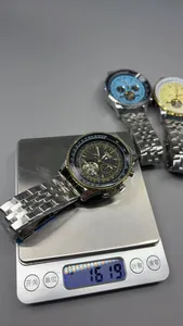 Jaragar automatische mechanische Uhr mit Tourbillon-Skelett-Zifferblatt auf Waage, 161,9g.