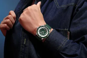 Close-up of AOCASDIY men's fashion watch with green silicone strap and silver bezel.