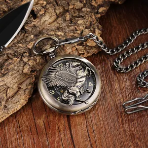 Montre à gousset mécanique bronze vintage avec gravure détaillée de Pégase