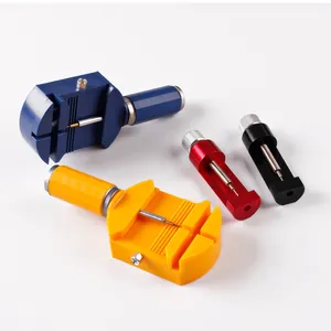Set mit vier Uhrenarmband-Kürzer aus Kunststoff und Metall zur Gliederanpassung.