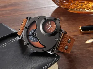 Primer plano del reloj Miler para hombre con doble esfera única y correa de lona marrón