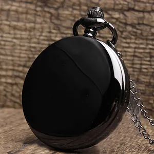 Polierte schwarze Vintage Klapp-Taschenuhr mit Kette auf rustikalem strukturiertem Hintergrund