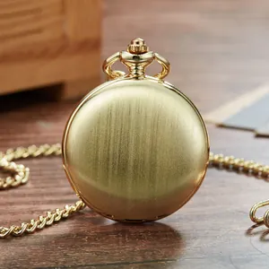 Klassische runde goldene Taschenuhr mit hochwertigem gebürstetem Metallgehäuse und Kette