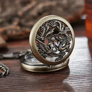 Montre à gousset rétro en bronze avec gravure creuse de dragon et phénix sur le couvercle