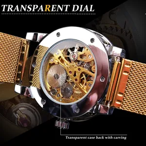 Gros plan du fond de boîtier transparent montrant les engrenages dorés complexes d'une montre