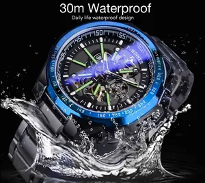 Dettaglio orologio meccanico T-Winner scheletrato con effetto splash impermeabile 30m