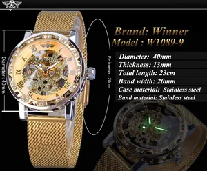 Vue détaillée de la montre mécanique squelette dorée Winner avec bracelet en maille.