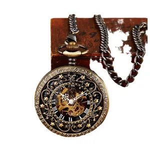 Montre à gousset mécanique vintage en bronze avec motif sculpté ajouré élégant