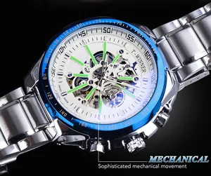 Vista dettagliata dell'orologio meccanico T-Winner con movimento scheletrato e lunetta blu.