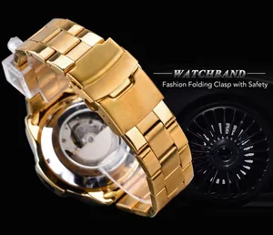 Gros plan du bracelet de montre en acier doré avec boucle déployante de sécurité mode