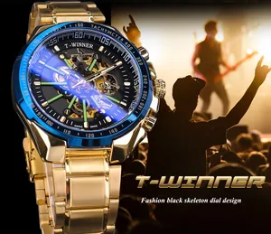 Dettaglio dell'orologio meccanico T-Winner dorato con quadrante scheletrato nero