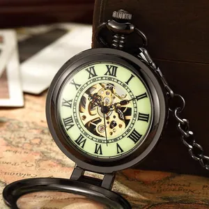 Montre à gousset mécanique squelette noire rétro avec chiffres romains et mouvement apparent