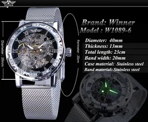 Vue détaillée de la montre mécanique Winner avec bracelet en maille argentée et strass.