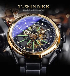 Primo piano dell'orologio automatico T-Winner con quadrante scheletrato nero e ghiera oro.