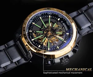 Vista macro dell'orologio meccanico scheletrato T-winner con movimento dorato fine